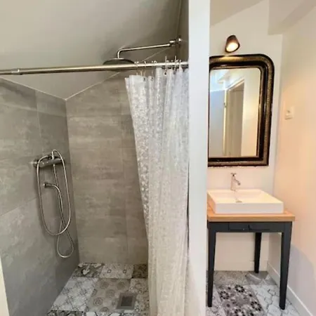 Apartment Beautiful 2 Bedrooms 1 Bathroom