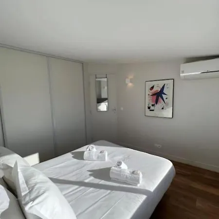 Apartment Beautiful 2 Bedrooms 1 Bathroom *